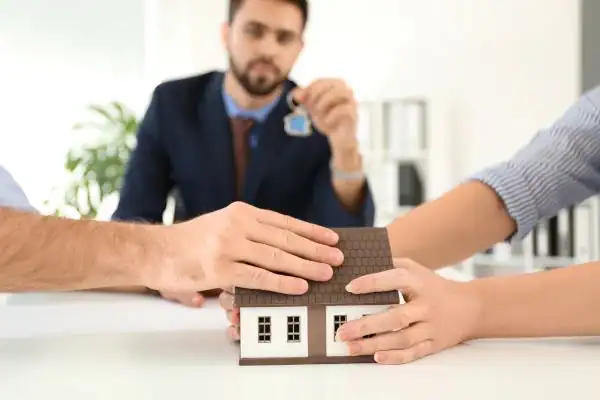 Couple arguing over property in divorce mediation Newquay