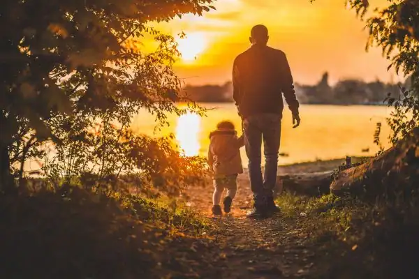 image of dad and child - parental alienation Newquay