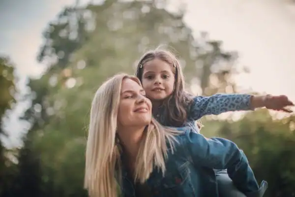 happy mum and daughter following mediation to resolve parental alienation Newquay